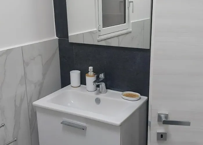 Isti E Binisti Flat