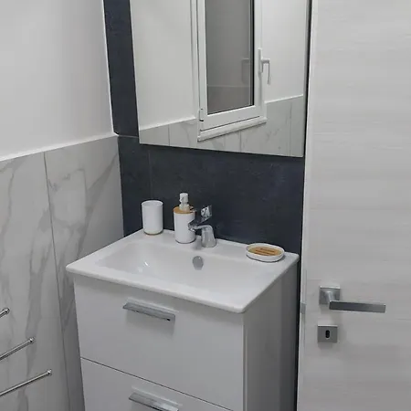 Isti E Binisti Flat